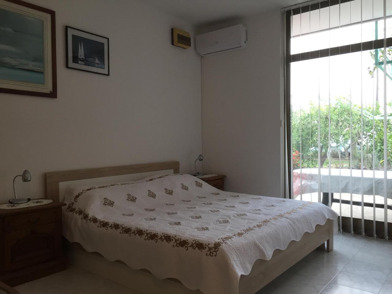 Max Apartment *