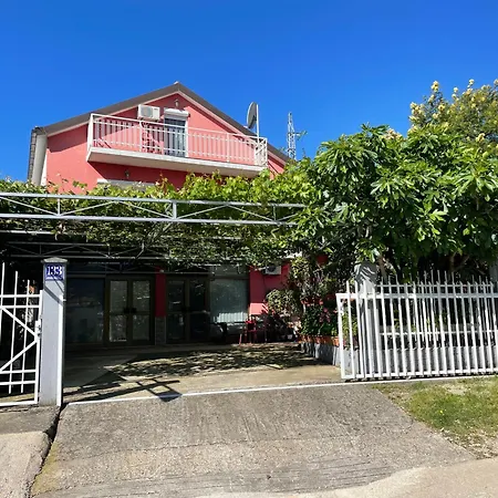 Studio Max Bijela Exterior photo