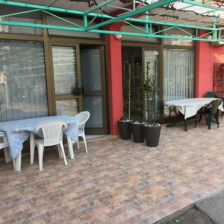 Studio Max Bijela Exterior photo
