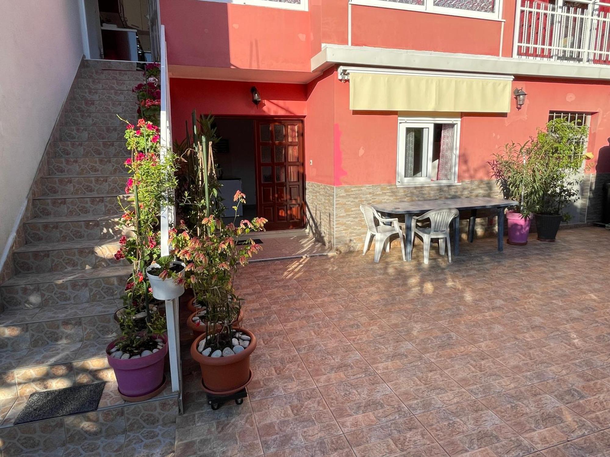 Max Apartment Bijela