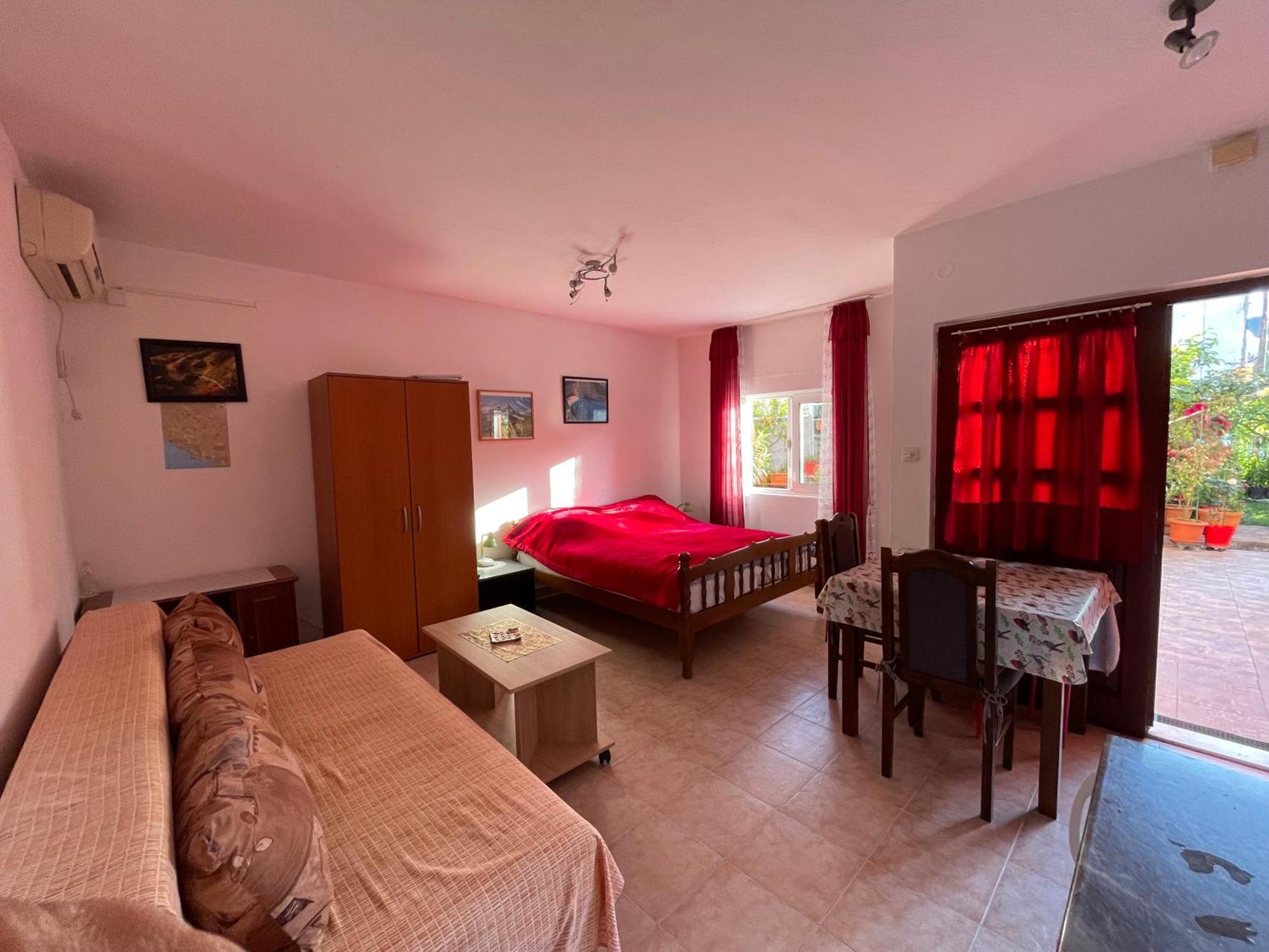 Apartment Max Bijela