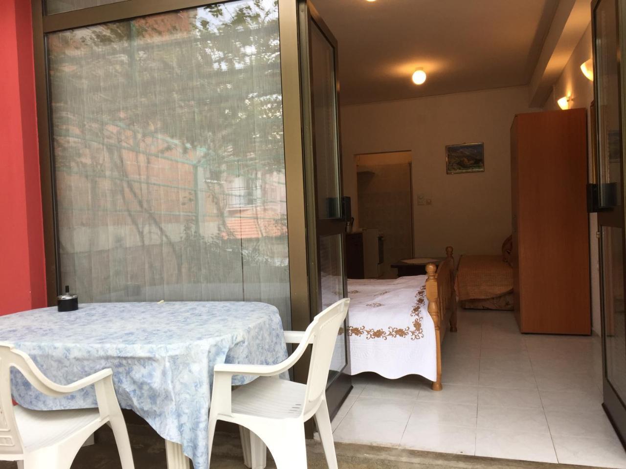 Apartment Max