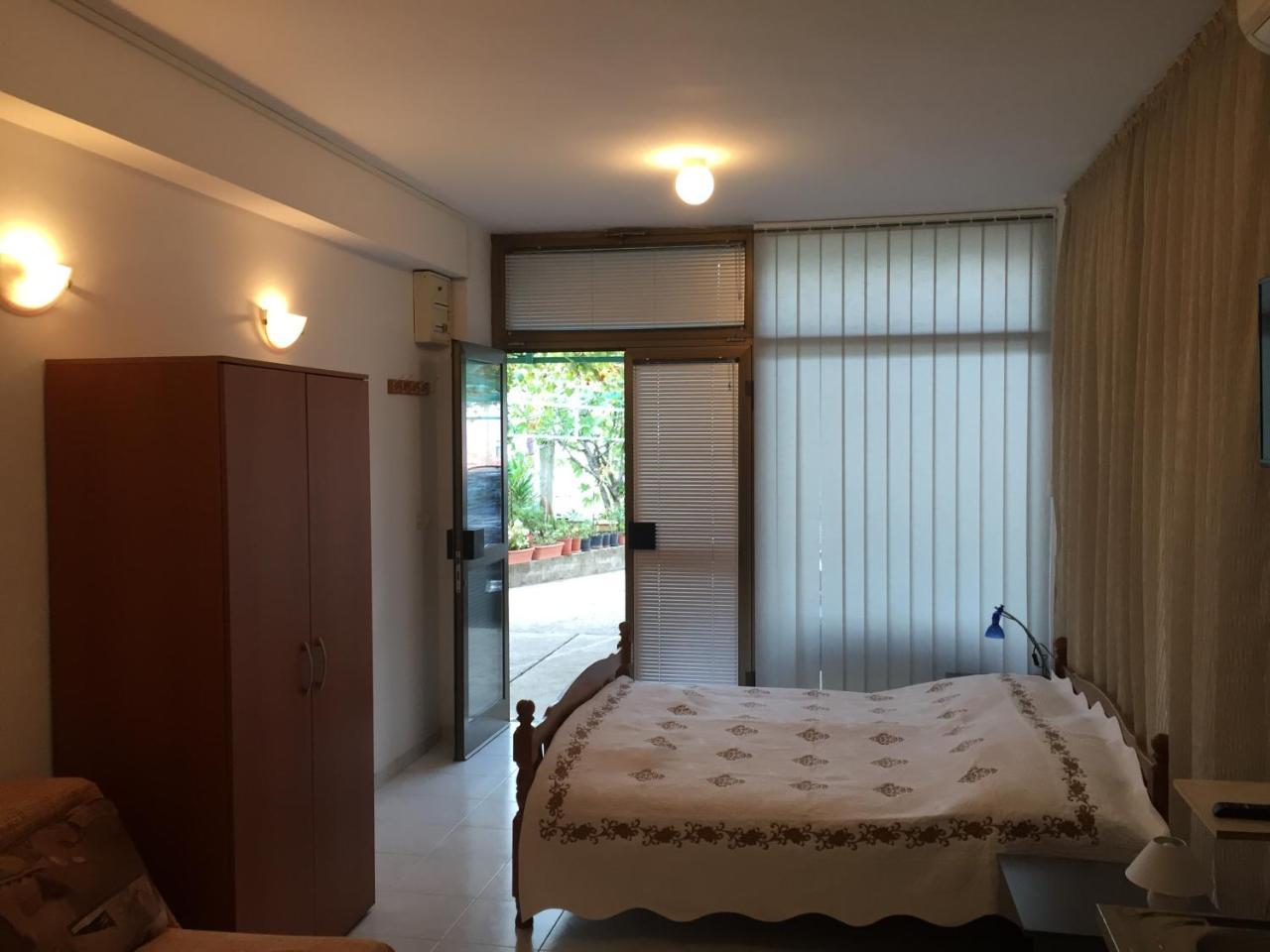 Max Apartment Bijela
