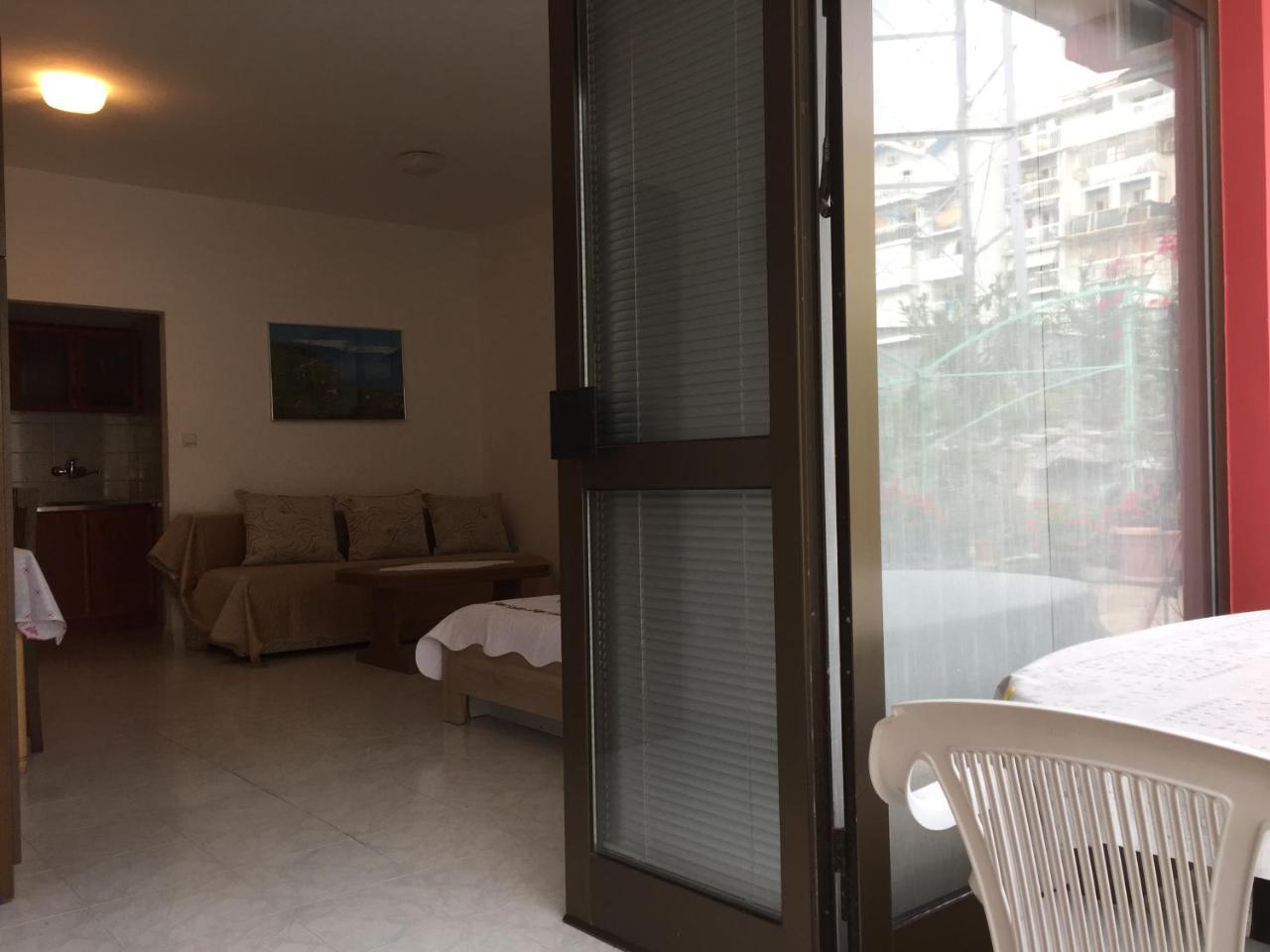 Apartment Max