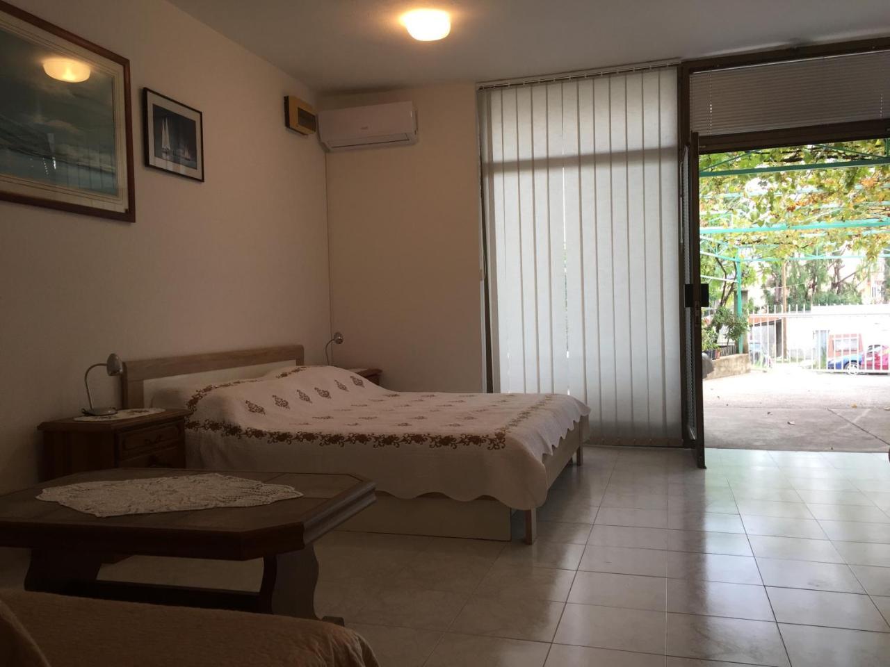 Apartment Max Bijela