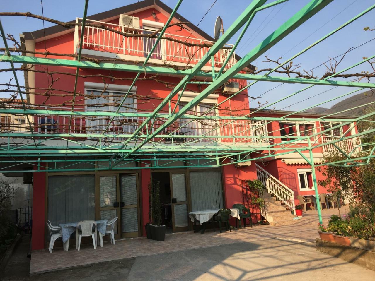 Max Apartment