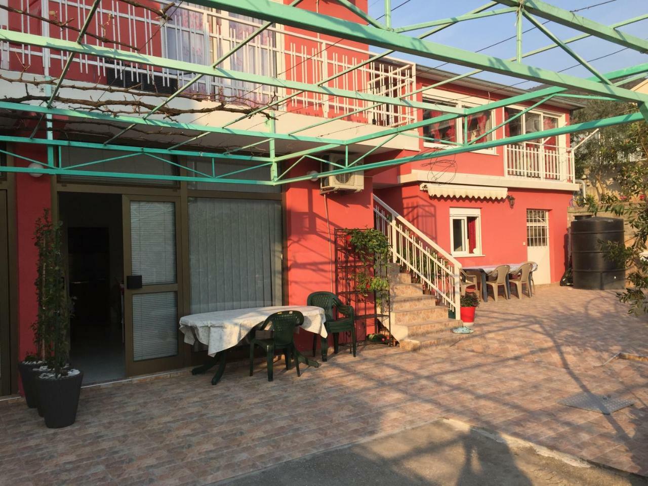 Max Apartment